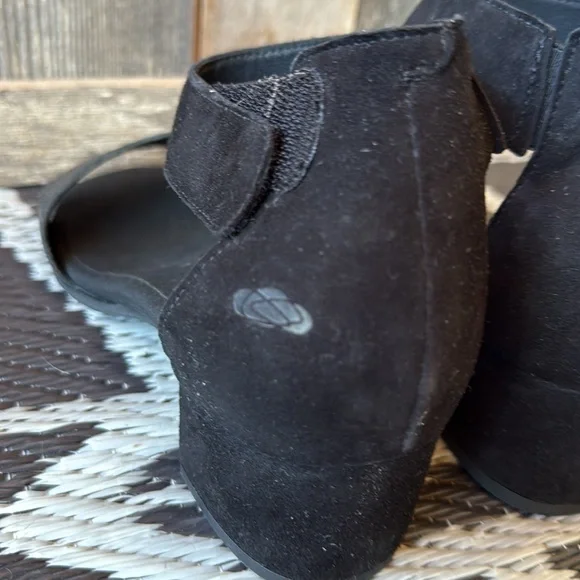 * NWOT*Cloud Footwear | Kenzie Block Heels - Picture 6 of 10